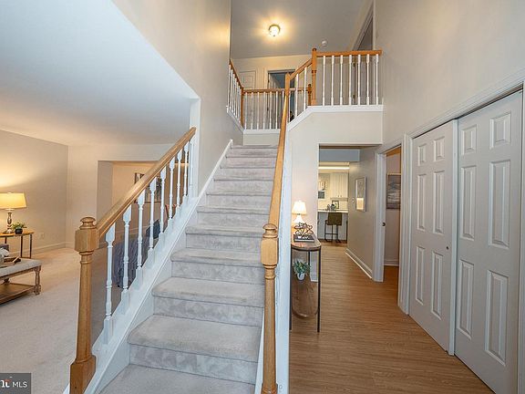 3rd image of 824 Waverly Rd