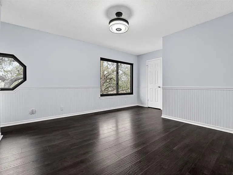 8409 Nairn Dr — Photo 16