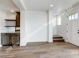 4038 E Parkcenter Blvd, Boise, ID 83716