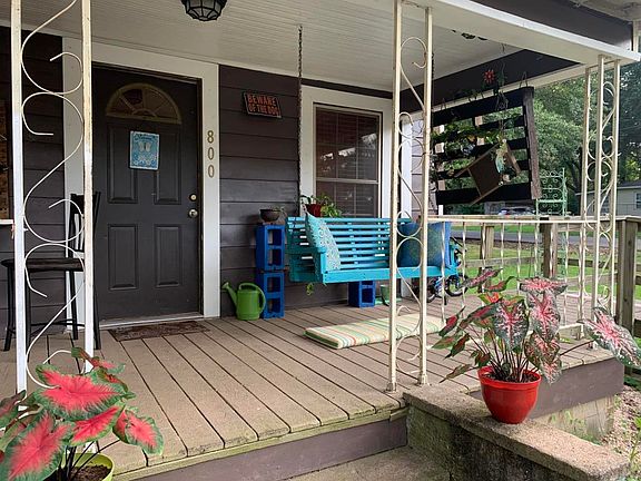 2nd image of 800 E 5th St