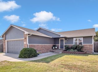 206 Victoria Rd, Newton, KS 67114