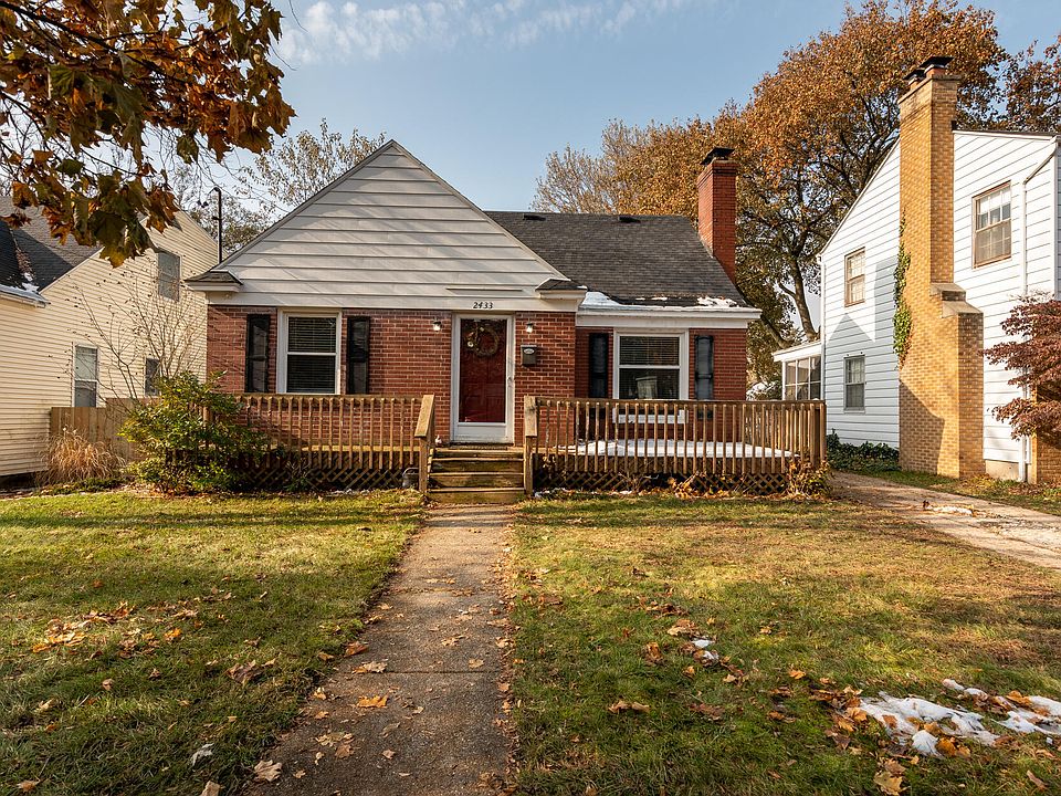 1st image of 2433 Raymond Ave SE