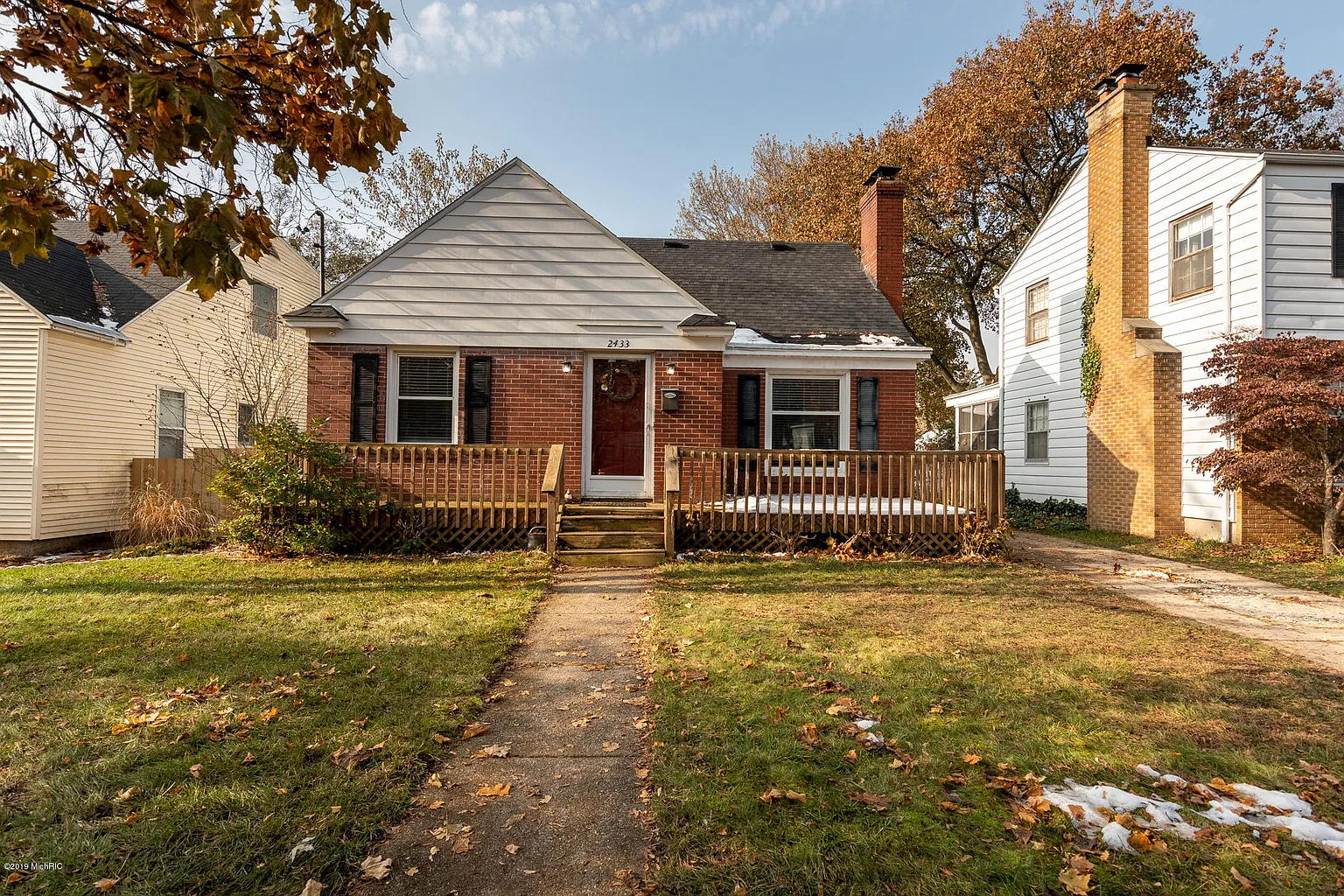 2433 Raymond Ave SE photo 1