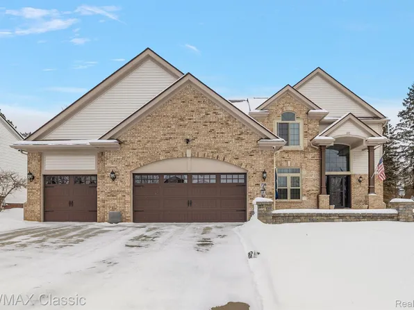 736 Pheasant Run West Dr, Wixom, MI 48393