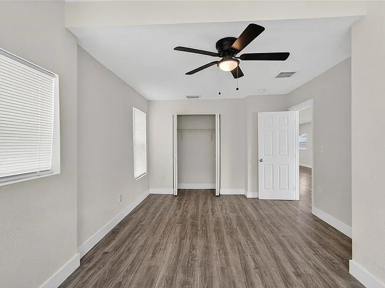 2525 W Beach St — Photo 25