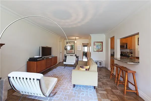 Sold by Maxwell Jacobs | media 9