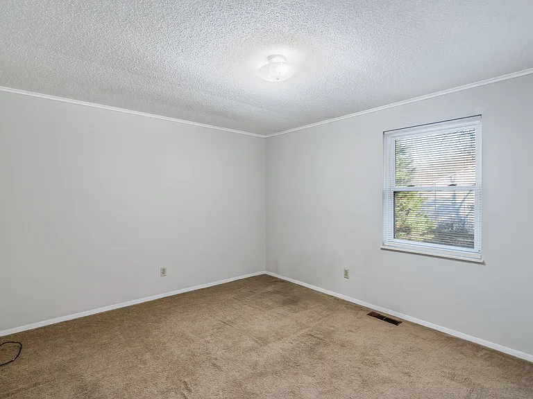 302 Wakefield Rd #B — Photo 12