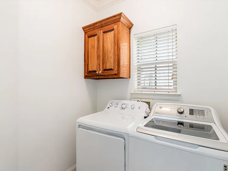 1060 Linlen Ave — Photo 17