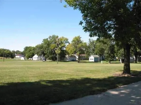 50 4th St S, Wood Lake, MN 56297