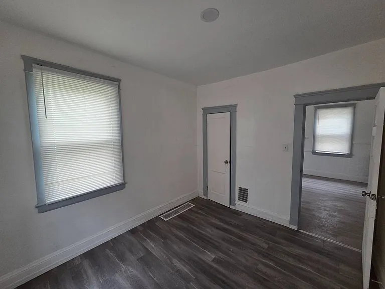 15322 Yorick Ave — Photo 5