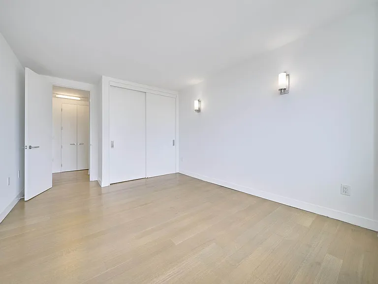 200 E 11th St #Penthouse 1 — Photo 10