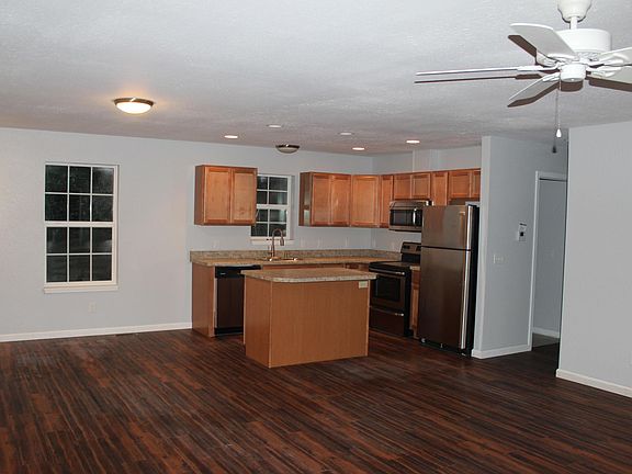2nd image of 1322 Veterans Dr #2