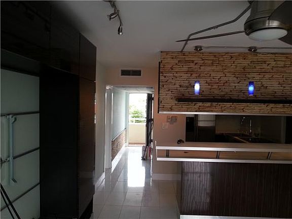 3rd image of 1650 NE 115th St APT 409