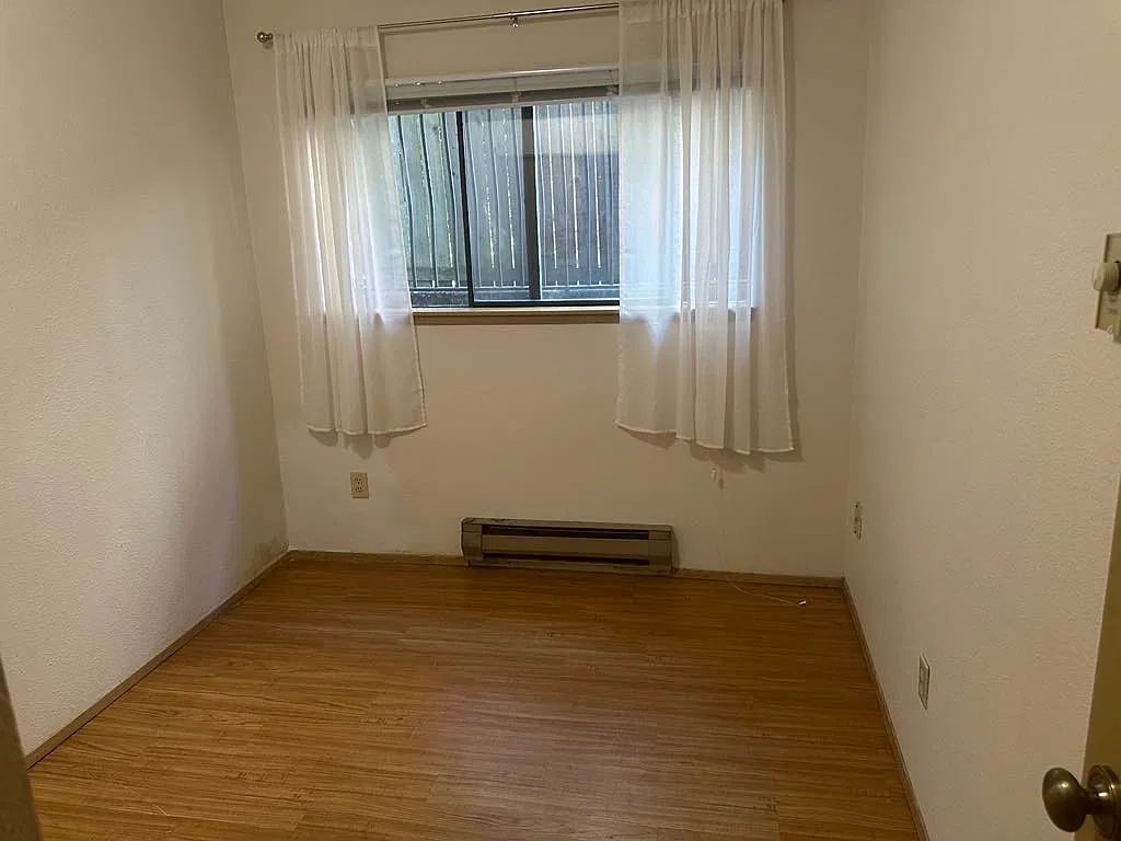 3 bed, 1.5 bath, 687 sqft, $1,900 — Photo 4