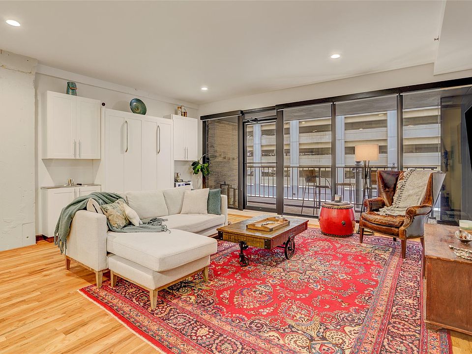 1st image of 917 Main St APT 305