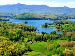 390 Grandview Dr, Hayesville, NC 28904