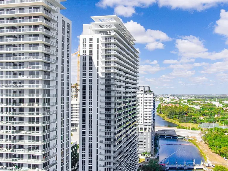 16385 Biscayne Blvd #404 — Photo 2