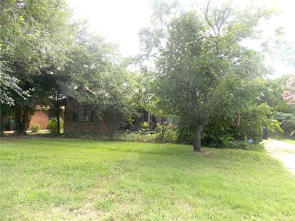 2nd image of 2821 Guilford Ln