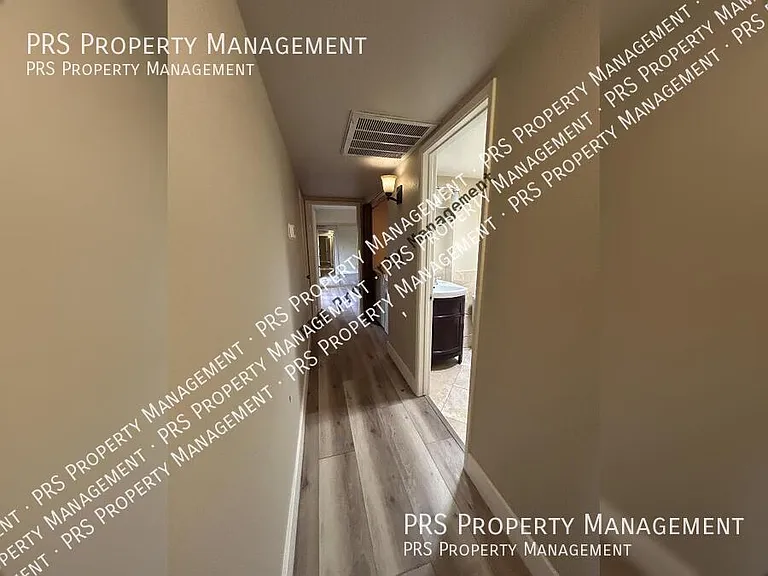 5100 N Miller Rd #11 — Photo 23