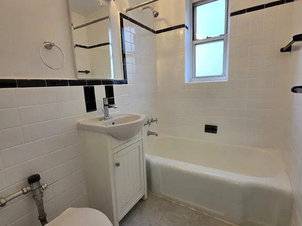 65-05 Yellowstone Boulevard image 10 of 11