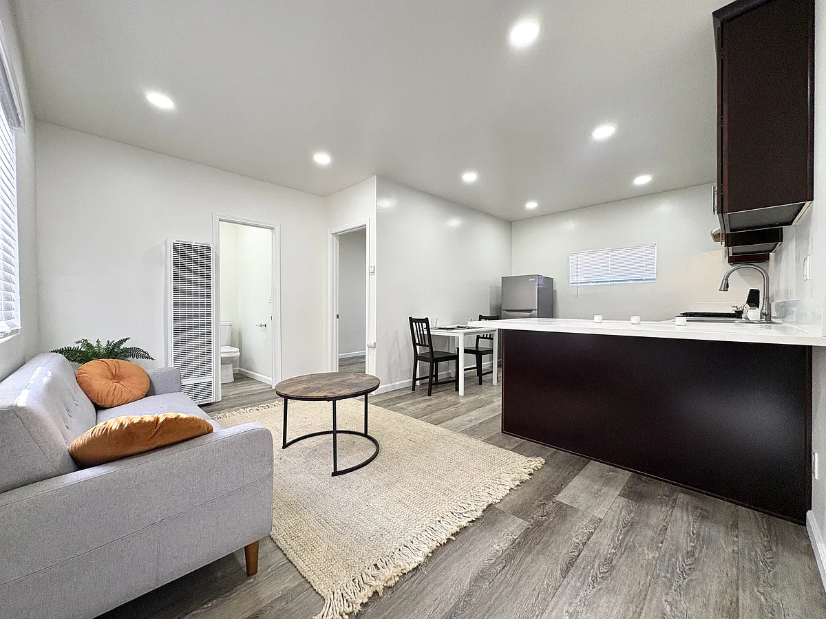 Building Photo - 1770 Gaviota Ave