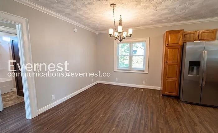 507 S Lovell Ave — Photo 4