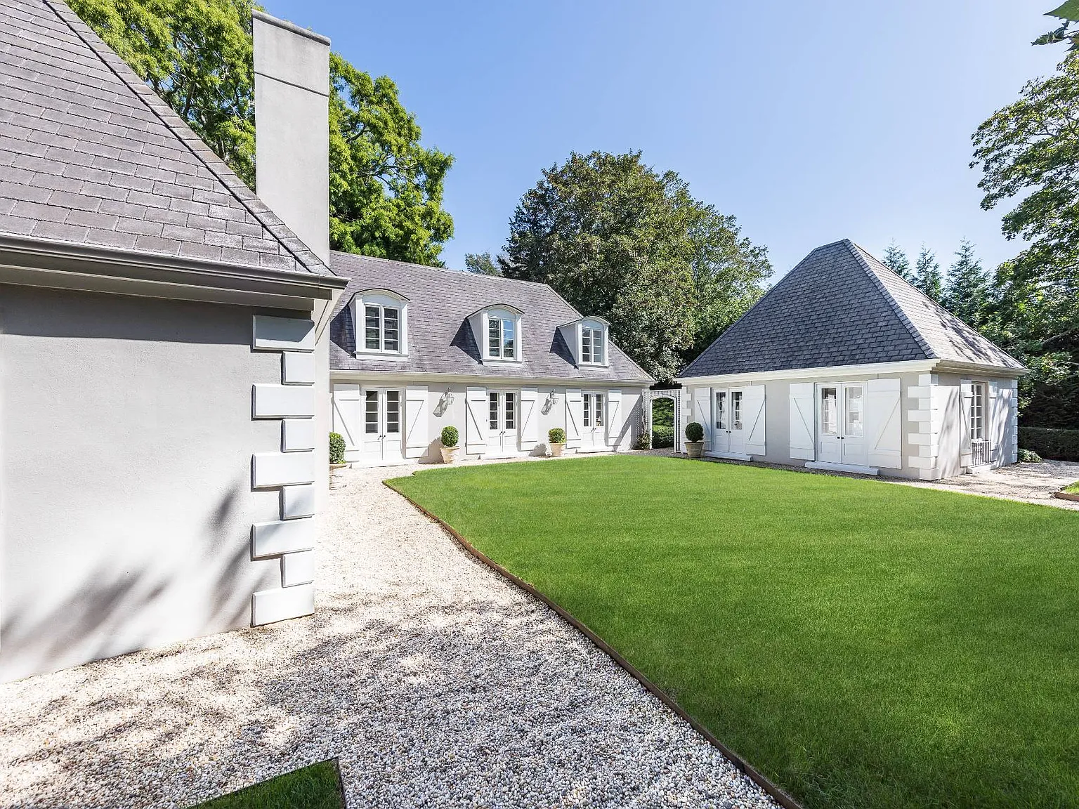 30 Darby Lane- Stunning one-of-a-kind design and renovation — Photo 3