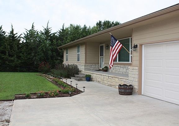 2nd image of 3419 Meadowlark Ln