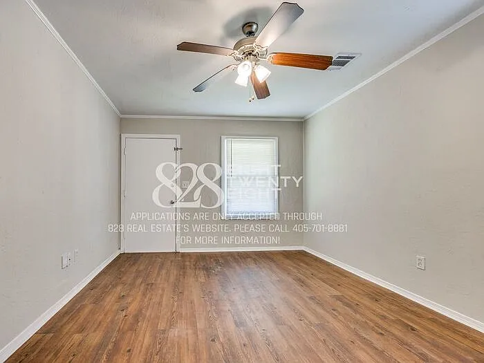 401 E Kerr Dr — Photo 10