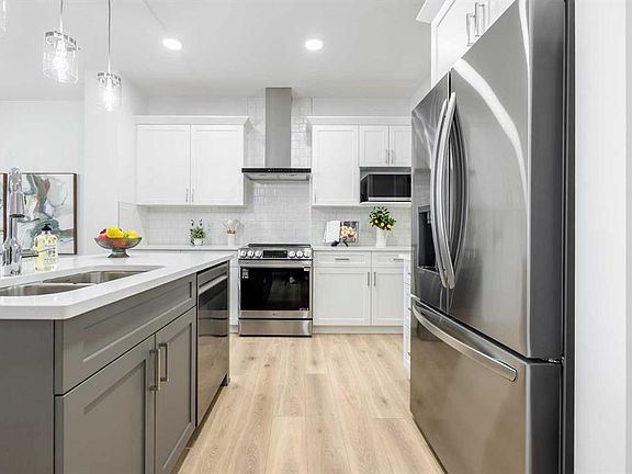 4th image of 385 E Sora Park SE