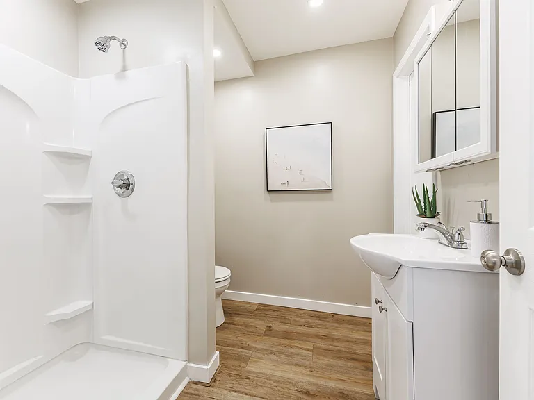 1239 S Plymouth Ave — Photo 11