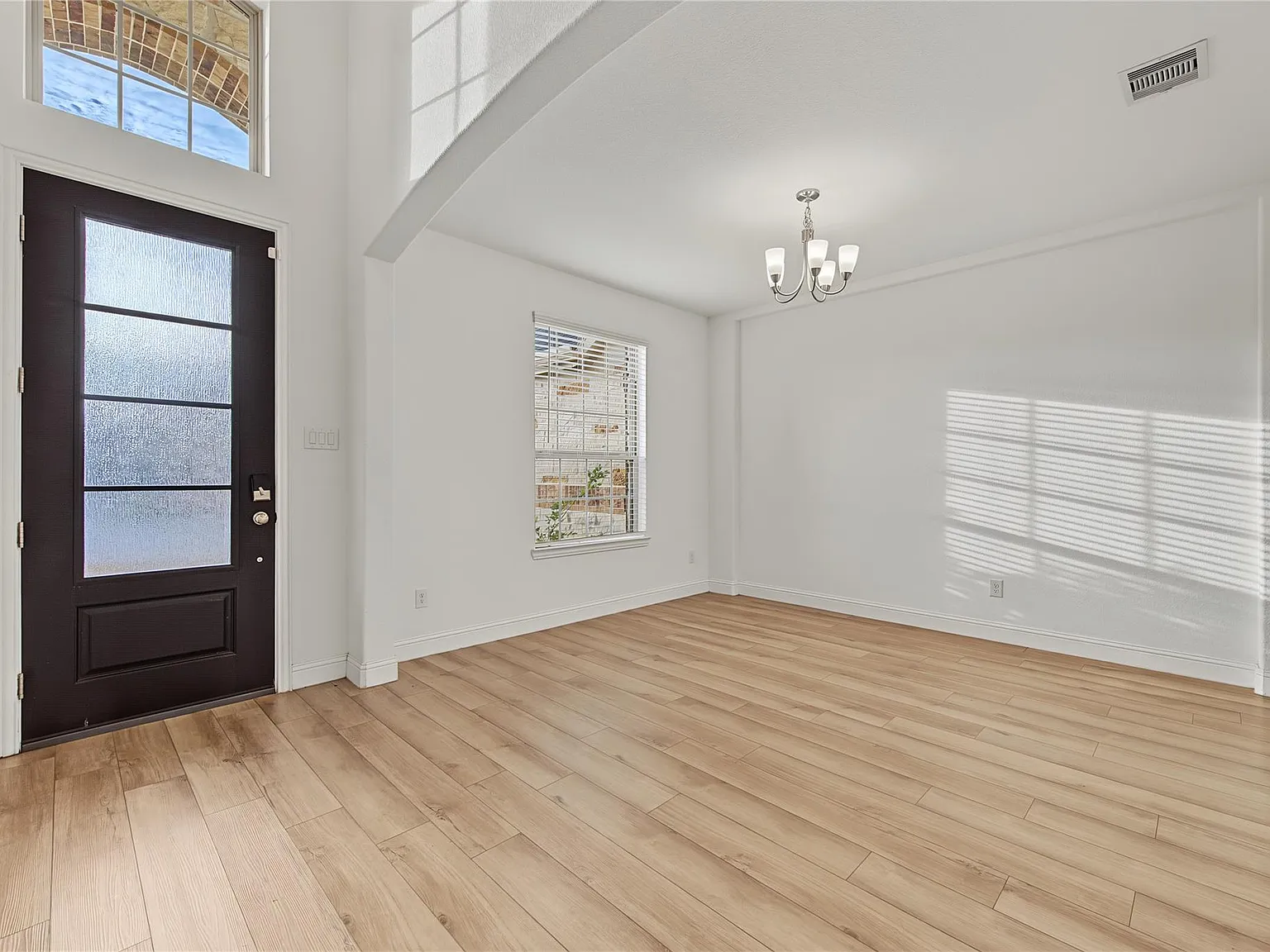 4 bed, 3.5 bath, 2963 sqft, $3,700 — Photo 4