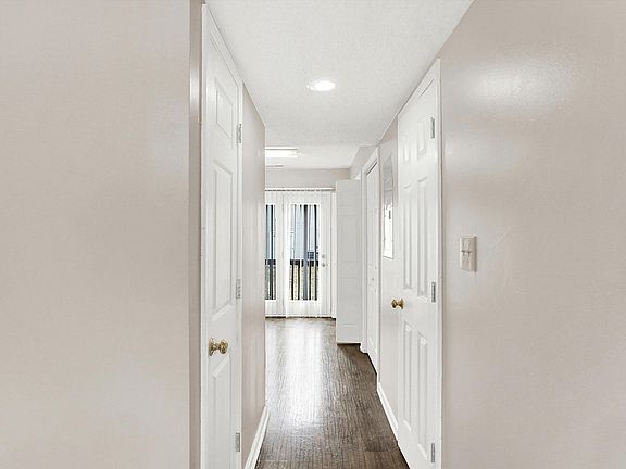 5th image of 839 E Sherwood Hills Dr