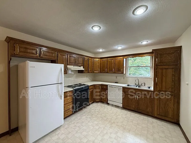 2 bed, 2.0 bath, 1000 sqft, $1,130 — Photo 2