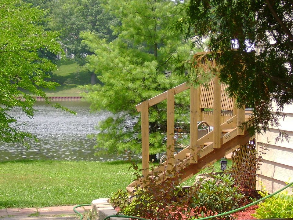 2nd image of 3413 Landsend Ct
