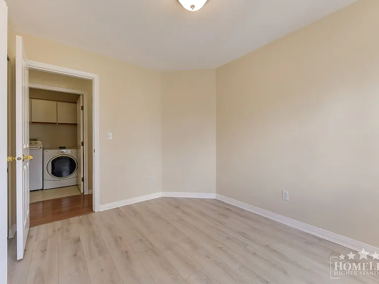 6375 187a St #UPPER HOUSE — Photo 37