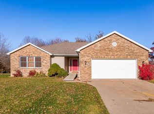 2741 Oak Dr, Muscatine, IA 52761