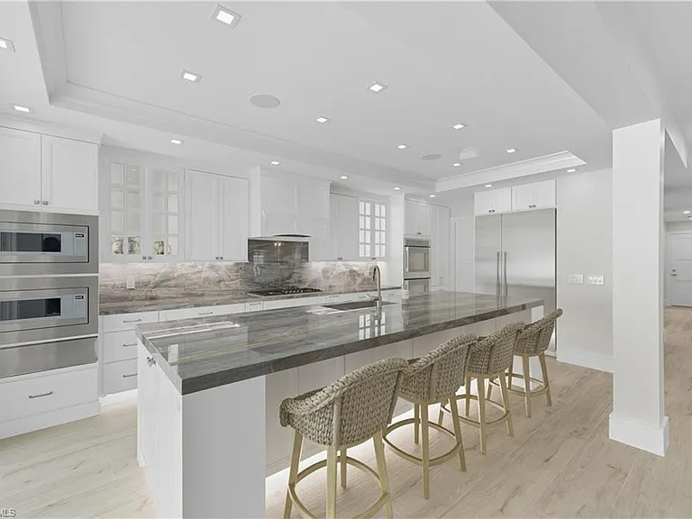 360 Carlton Pl #11 — Photo 10