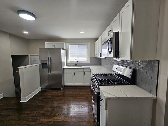 4th image of 7914 S Richmond St