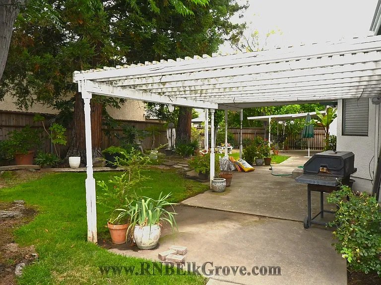 9000 N Camden Dr — Photo 4