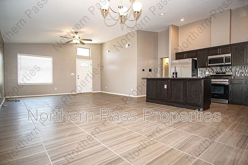 4 bed, 2.0 bath, 1631 sqft, $1,745 — Photo 3