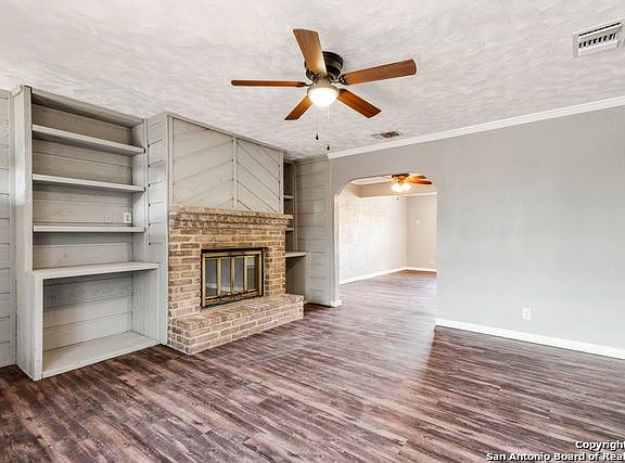 5th image of 155 Carousel Dr