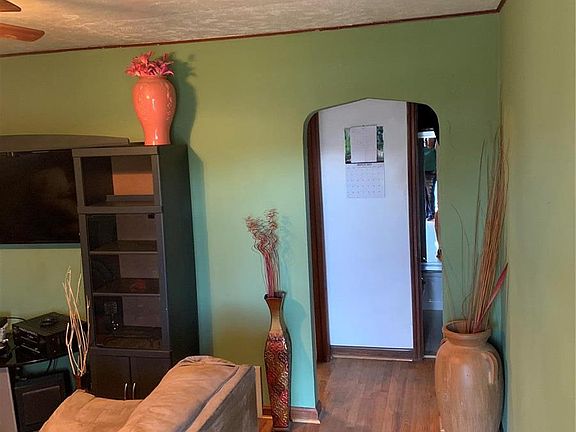 2nd image of 16 Saint Margaret Ct