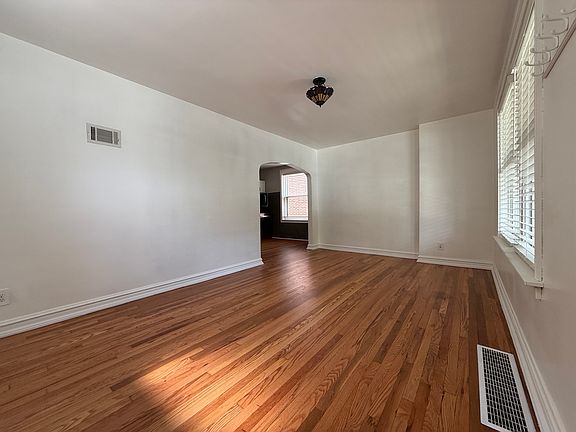 3rd image of 4606 Wilcox Ave