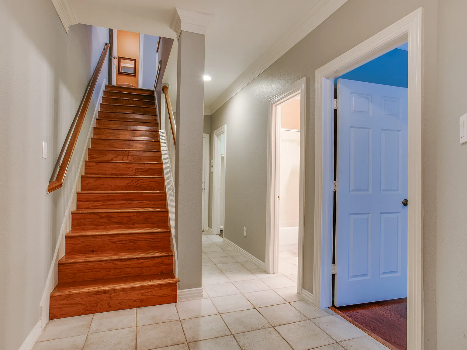 3 bed, 3.5 bath, 2530 sqft, $3,650 — Photo 3