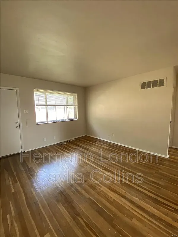2 bed, 1.0 bath, 824 sqft, $815 — Photo 2