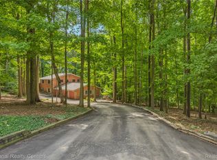 20173 W Whipple Dr, Northville, MI 48167