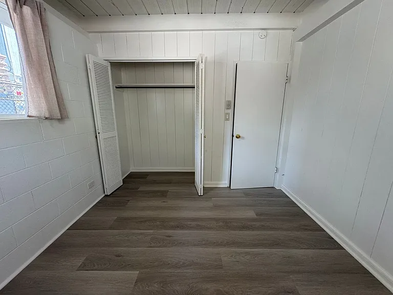 2326 Rose St — Photo 8