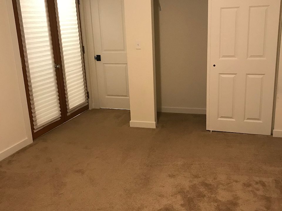 BOTTOM 3x1 HUGE MASTER BEDROOM
