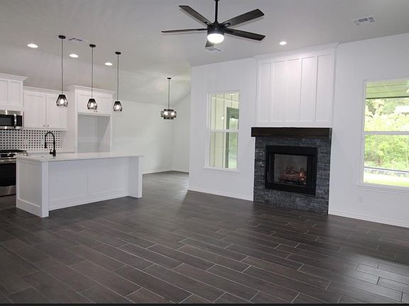 5th image of 1114 Wisteria Way